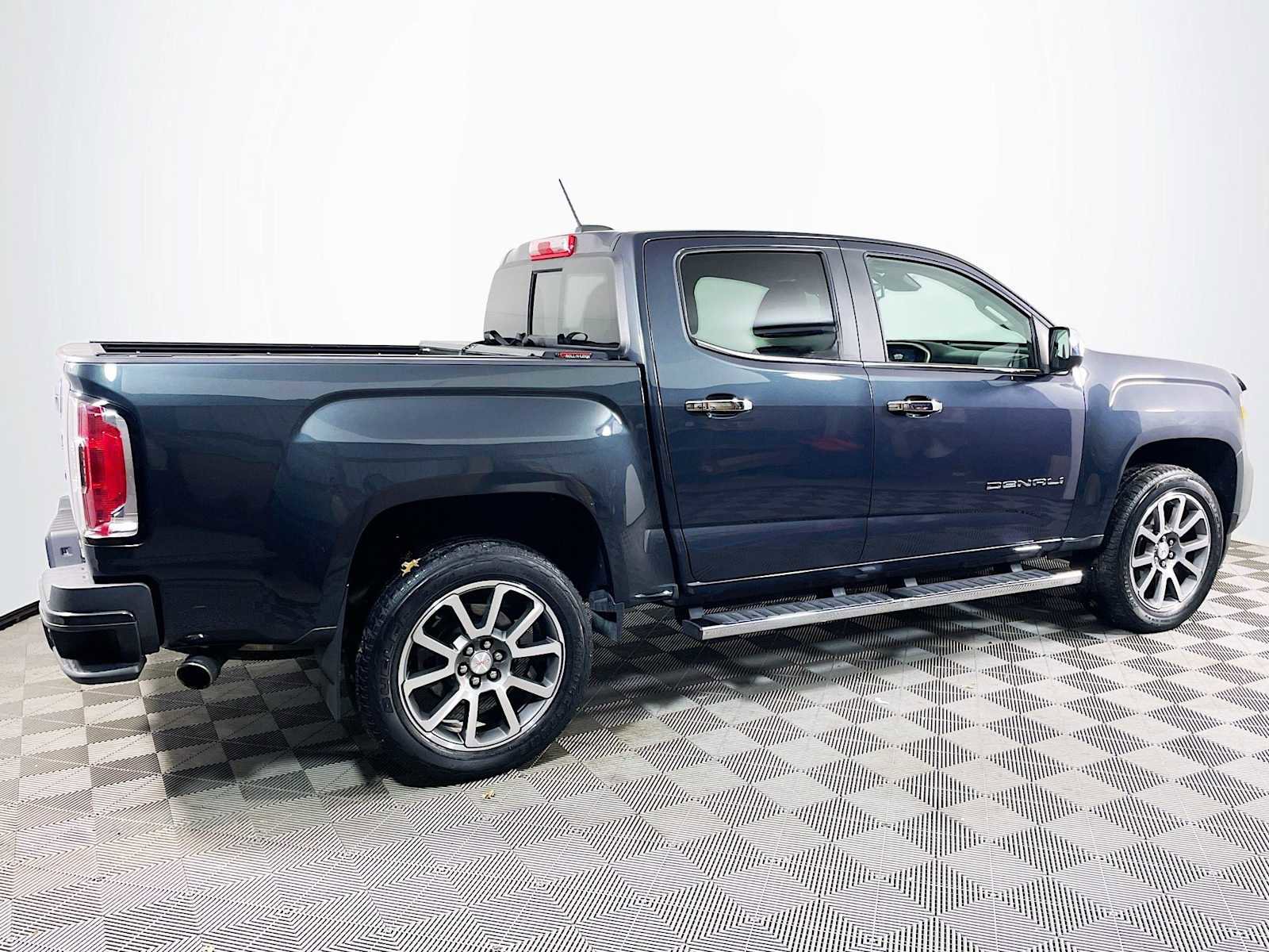 Used 2021 GMC Canyon Denali image 4