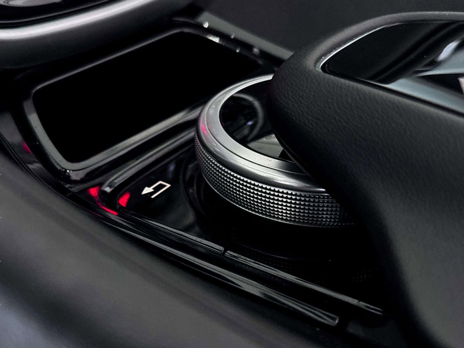 Used 2021 Aston Martin DB11 Volante image 37