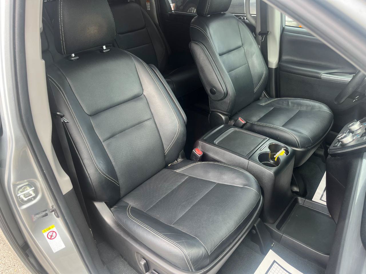 Used 2019 Toyota Sienna SE w/ SE Preferred Package FWD image 25