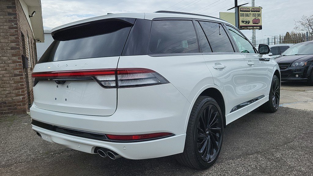 Used 2025 Lincoln Aviator Reserve w/ Jet Appearance Package AWD/4WD image 9