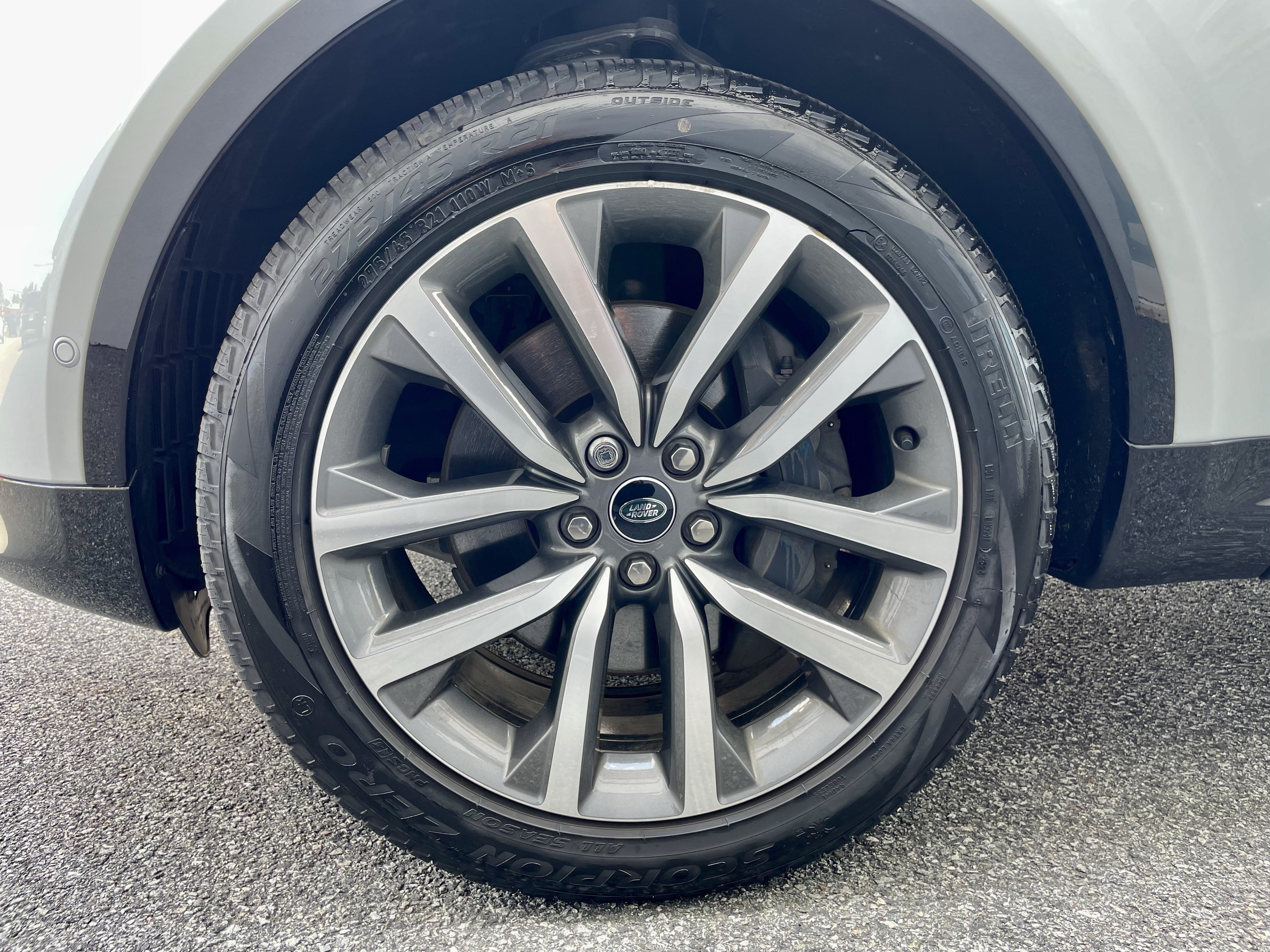Certified 2025 Land Rover Discovery Dynamic SE AWD/4WD image 9