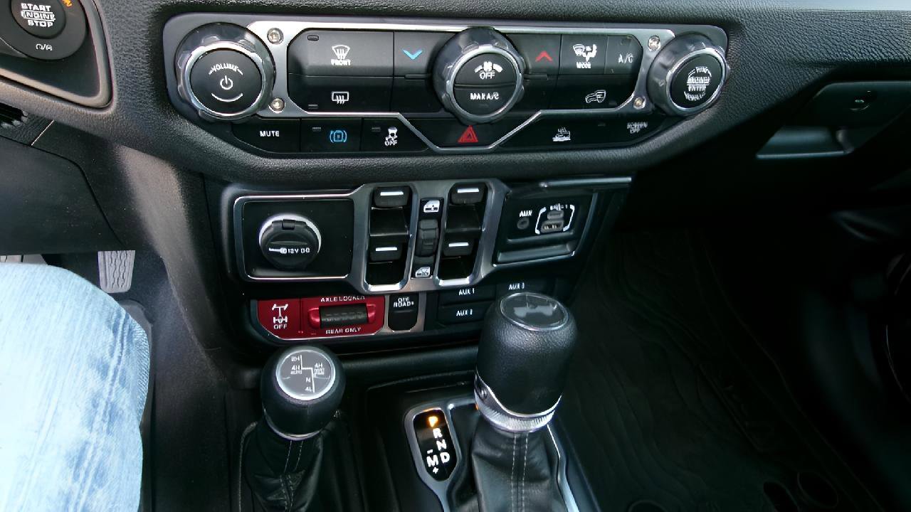 Used 2025 Jeep Wrangler Sport S AWD/4WD image 12