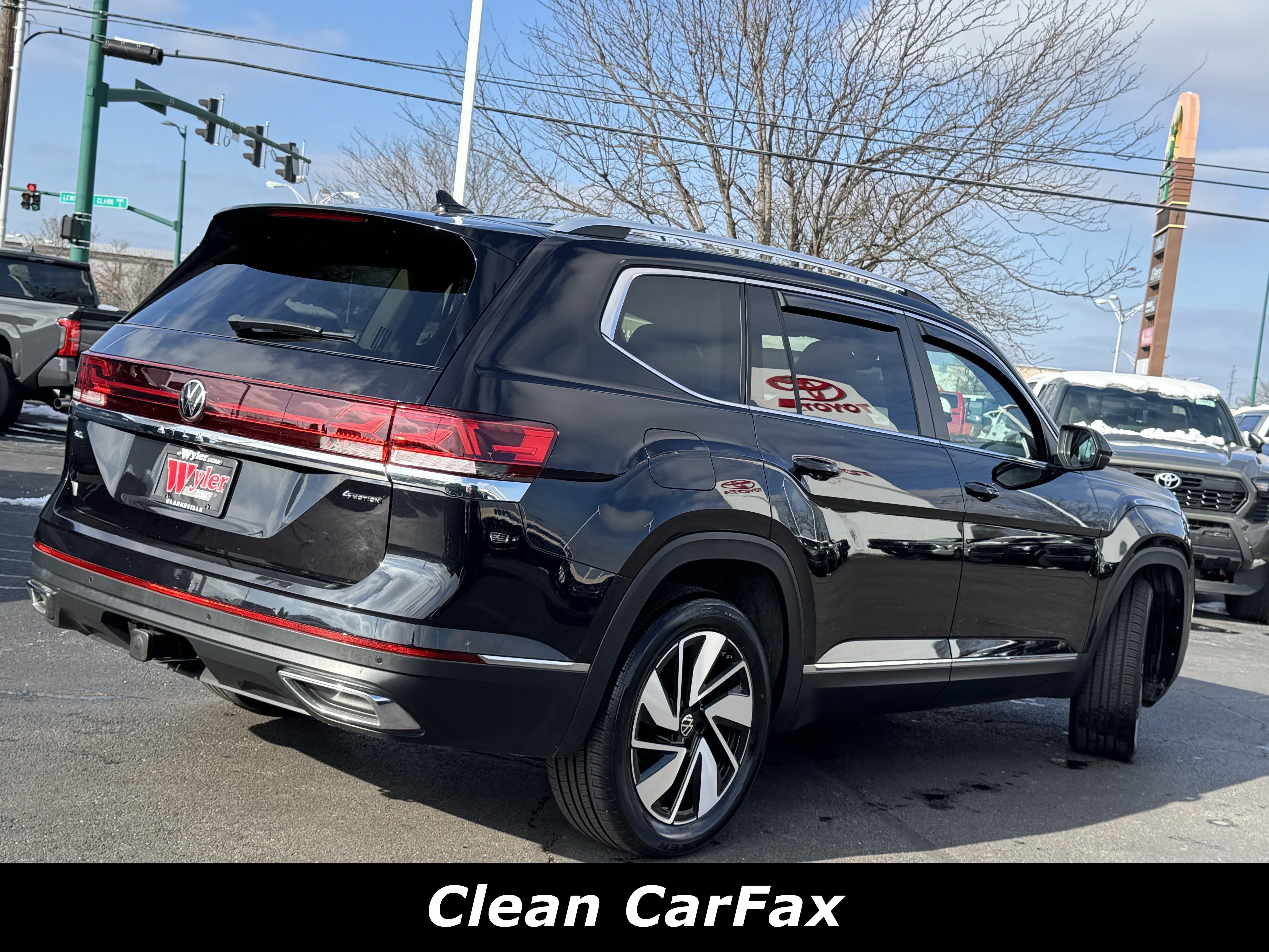 Used 2024 Volkswagen Atlas SEL image 3
