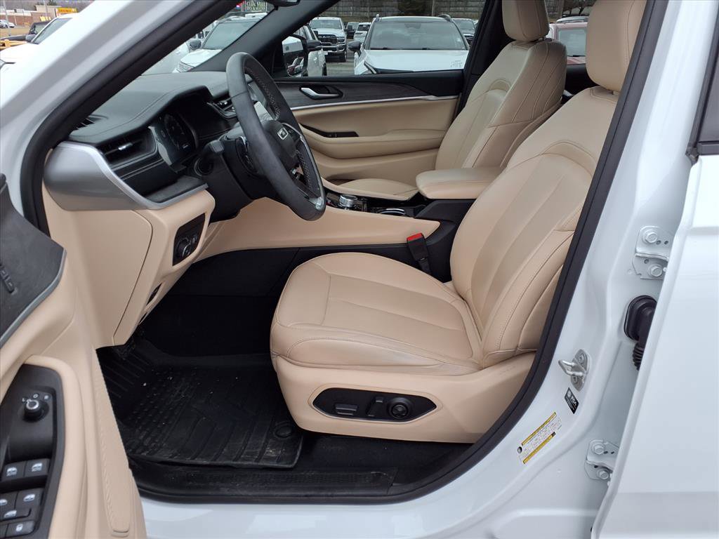 Used 2023 Jeep Grand Cherokee L Limited image 14