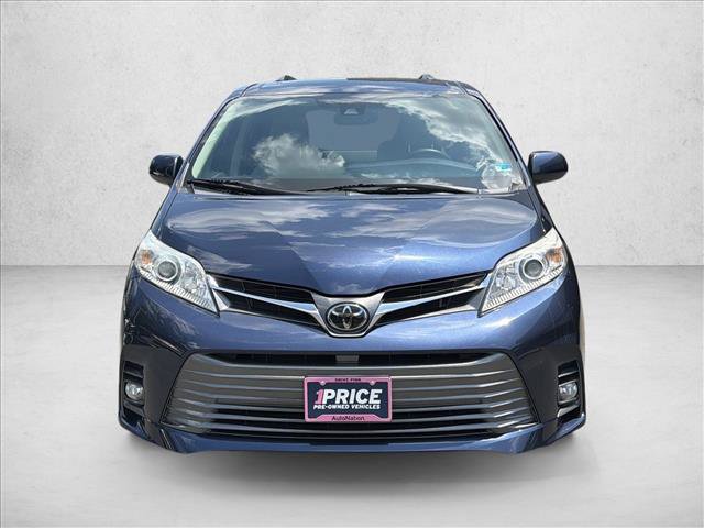 Used 2020 Toyota Sienna XLE Premium w/ Protection Package FWD image 2