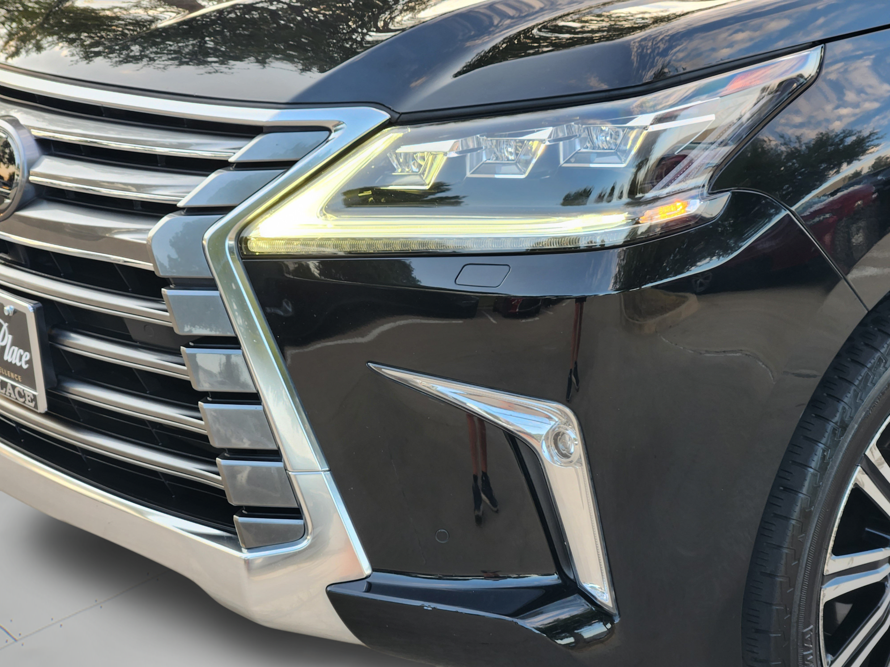 Used 2021 Lexus LX 570 4WD w/ Luxury Package image 37