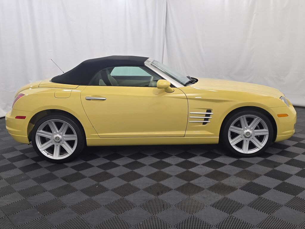 Used 2005 Chrysler Crossfire Limited RWD image 6