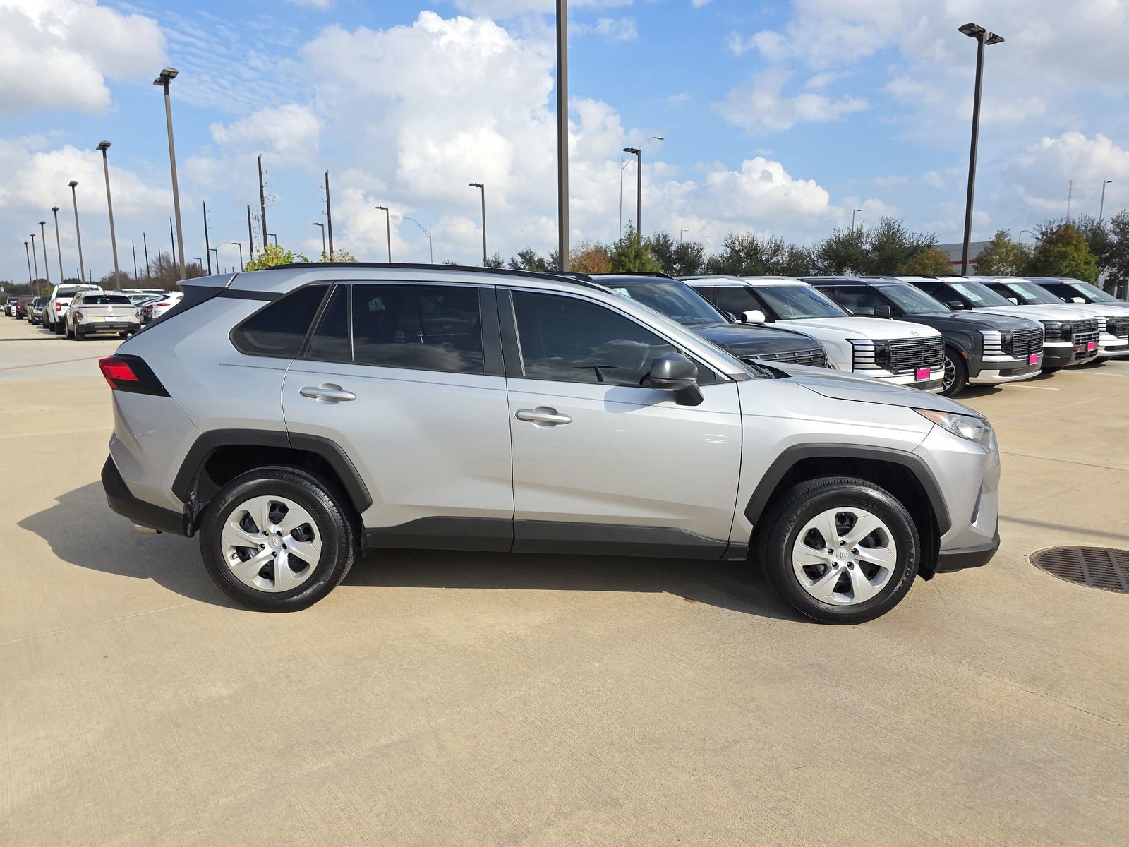 Used 2019 Toyota RAV4 LE image 5