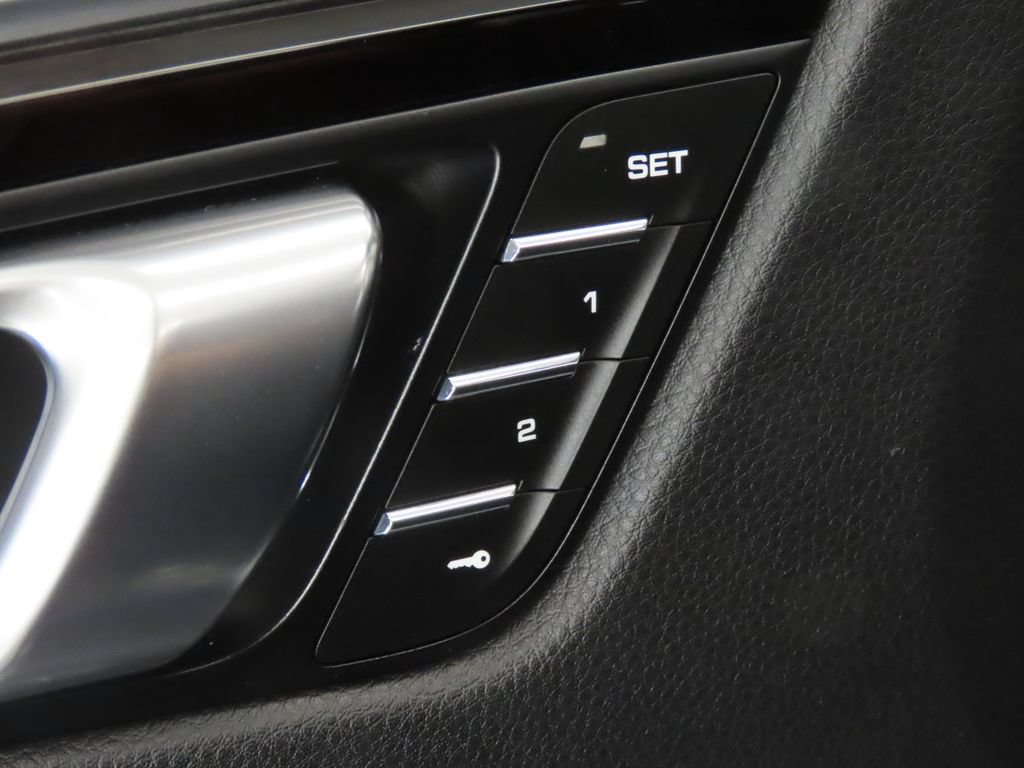 Certified 2024 Porsche Macan Turbo AWD/4WD image 36