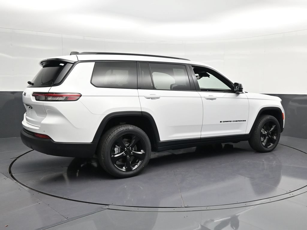 Used 2023 Jeep Grand Cherokee L Laredo AWD/4WD image 3
