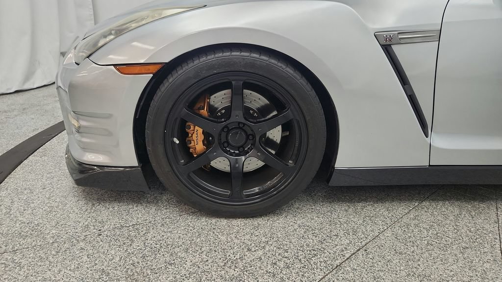 Used 2010 Nissan GT-R Premium AWD/4WD image 13