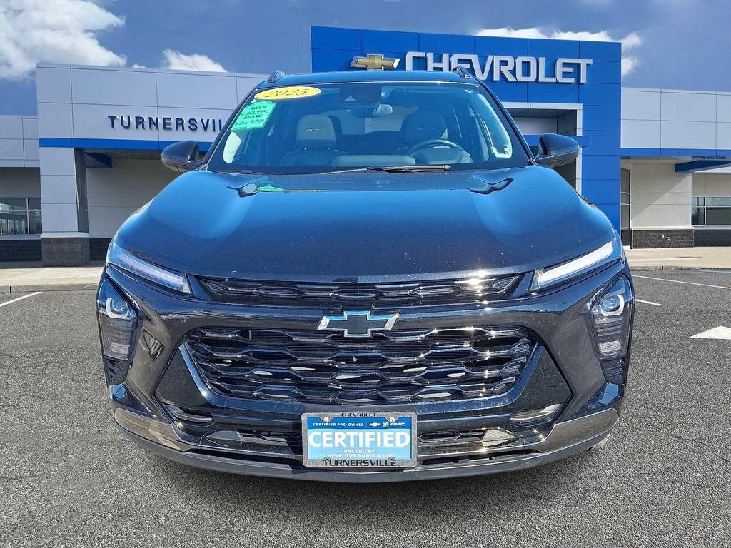 Certified 2025 Chevrolet Trax ACTIV w/ Sunroof Package image 2