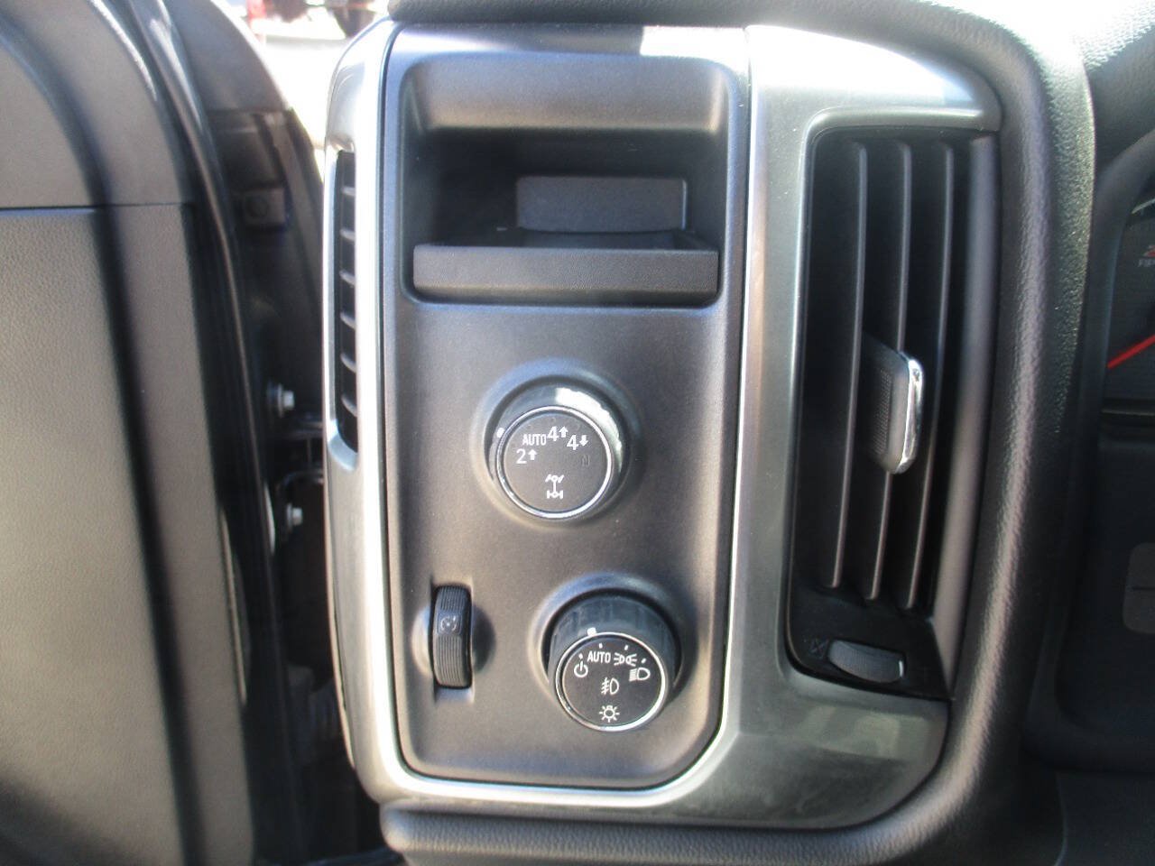 Used 2017 Chevrolet Silverado 1500 LT w/ All Star Edition AWD/4WD image 17