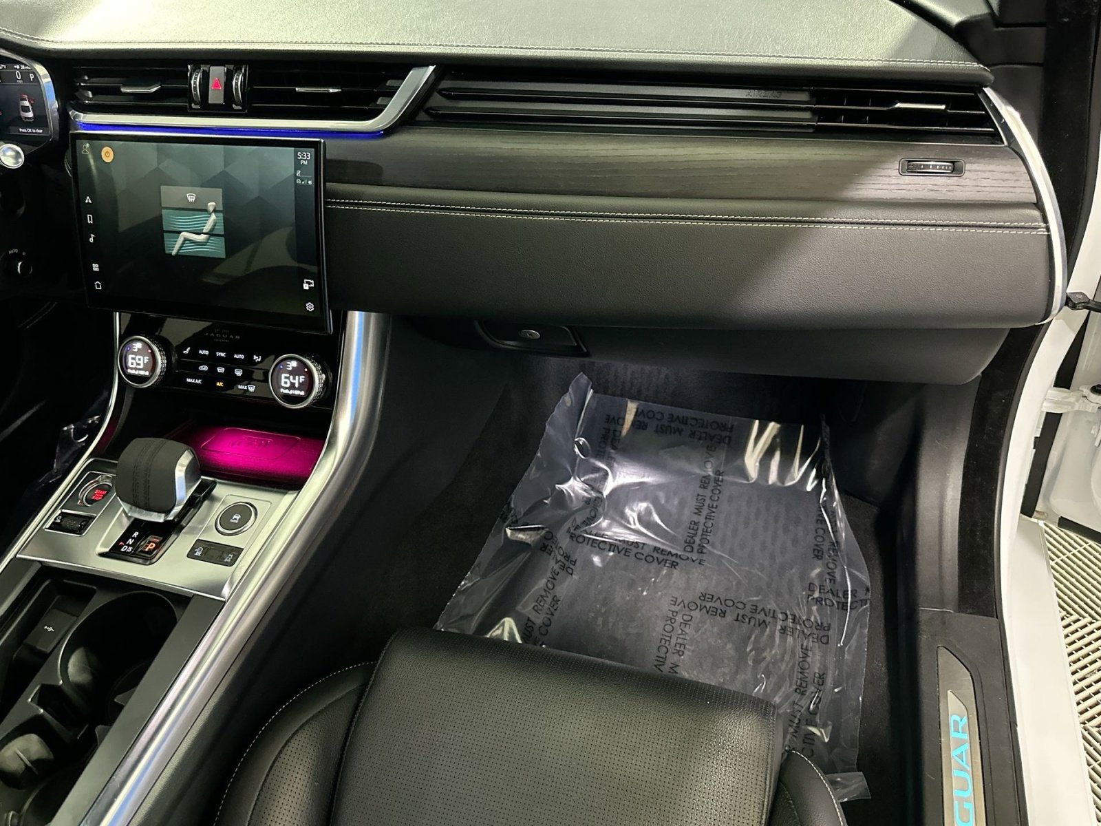 Used 2022 Jaguar XF R-Dynamic SE image 38