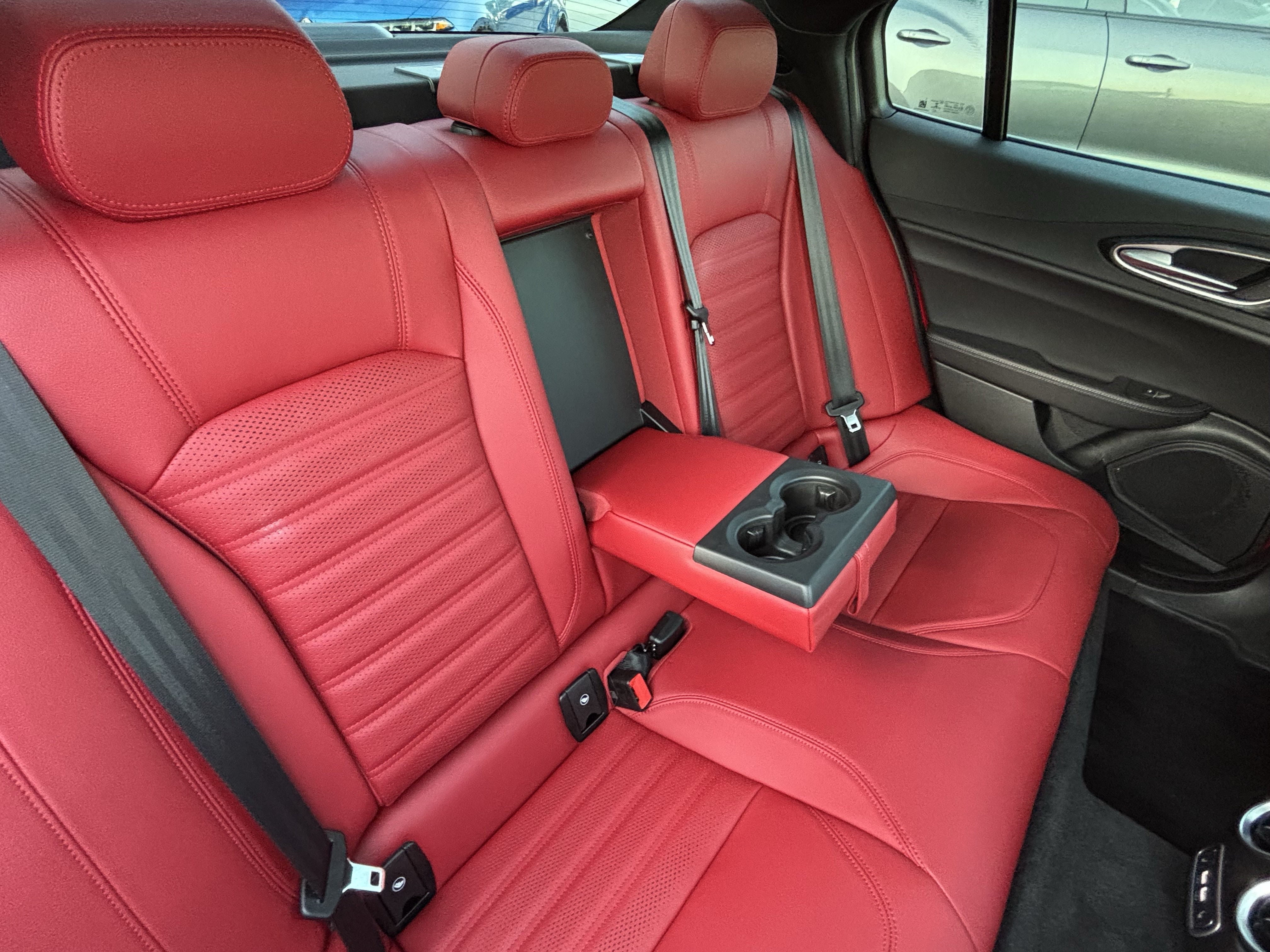 Certified 2024 Alfa Romeo Giulia Sprint RWD image 41