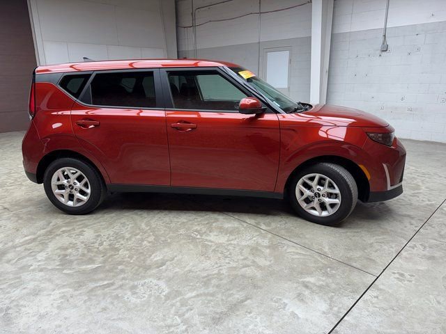 Used 2023 Kia Soul LX w/ LX Technology Package image 6