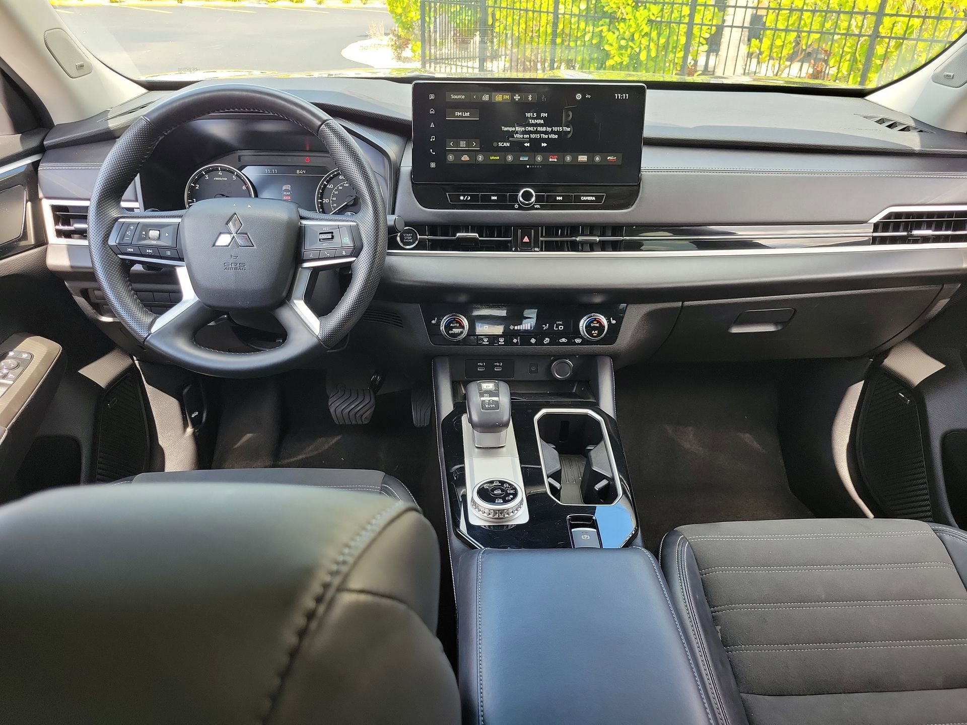 Used 2025 Mitsubishi Outlander AWD image 14