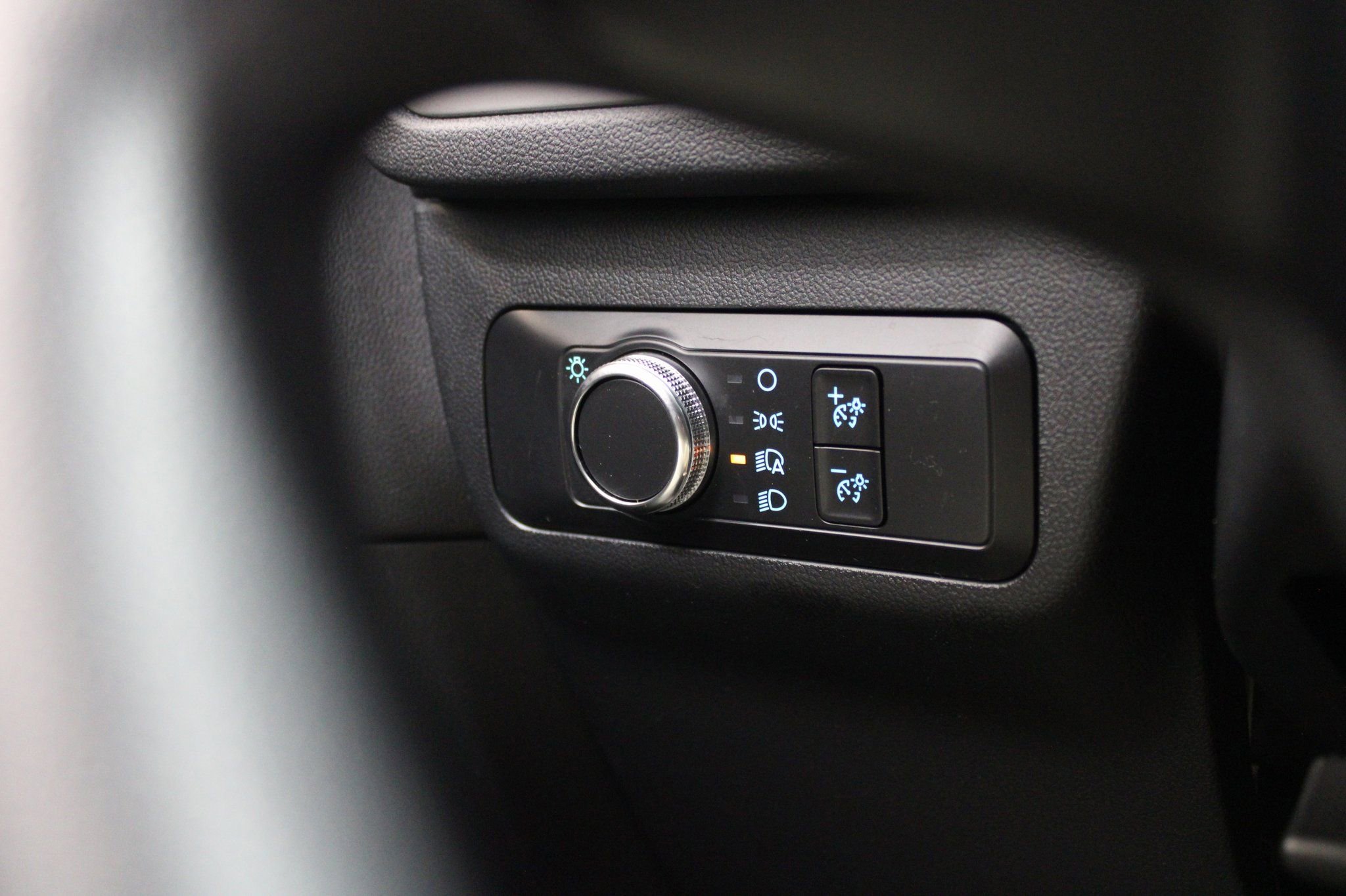 Used 2020 Ford Escape SE image 33