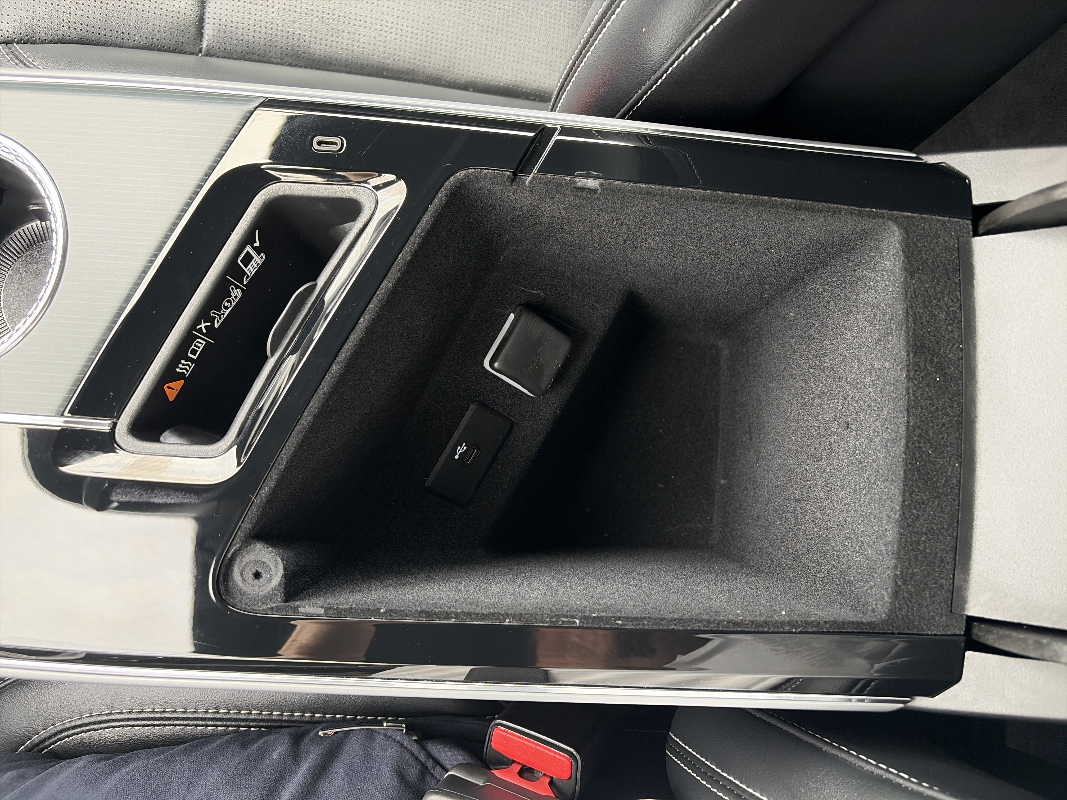 Used 2025 Cadillac Lyriq Sport w/ LPO, Floor Liner Package AWD/4WD image 31
