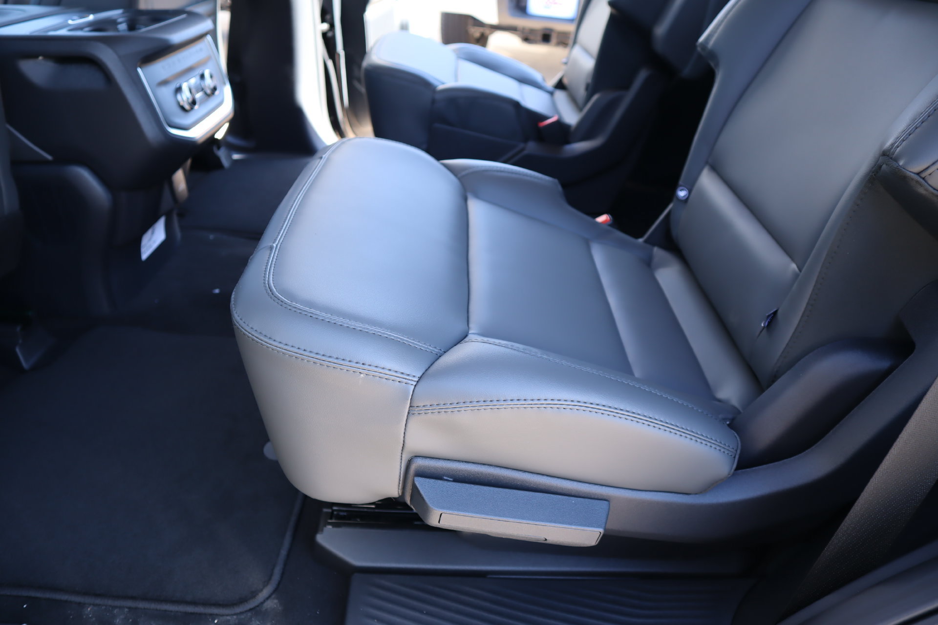 New 2026 Ford Expedition Active AWD/4WD image 15