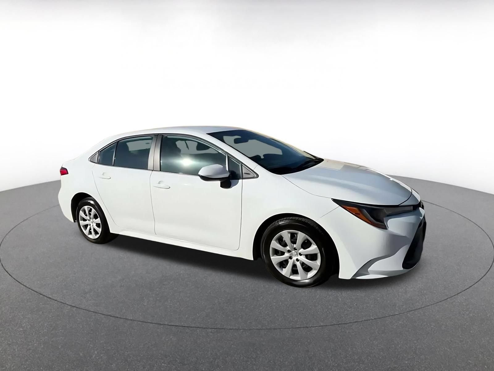 Used 2025 Toyota Corolla LE FWD image 2