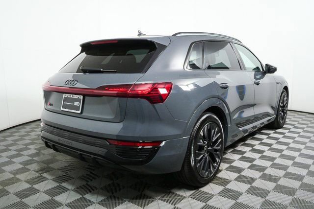 Certified 2024 Audi Q8 e-tron Prestige image 3