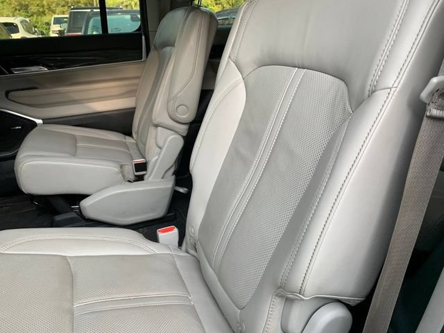 Certified 2022 Jeep Wagoneer Series III w/ Rear Seat Video Group 1 AWD/4WD image 16