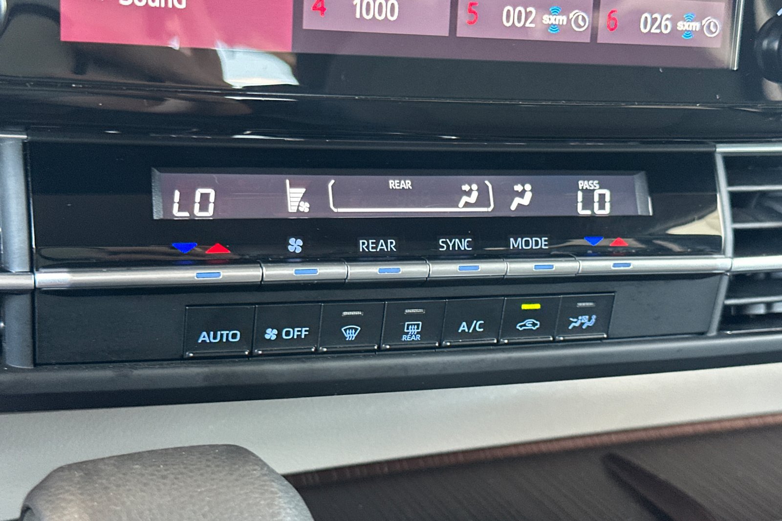 Certified 2024 Toyota Sienna LE AWD/4WD image 24