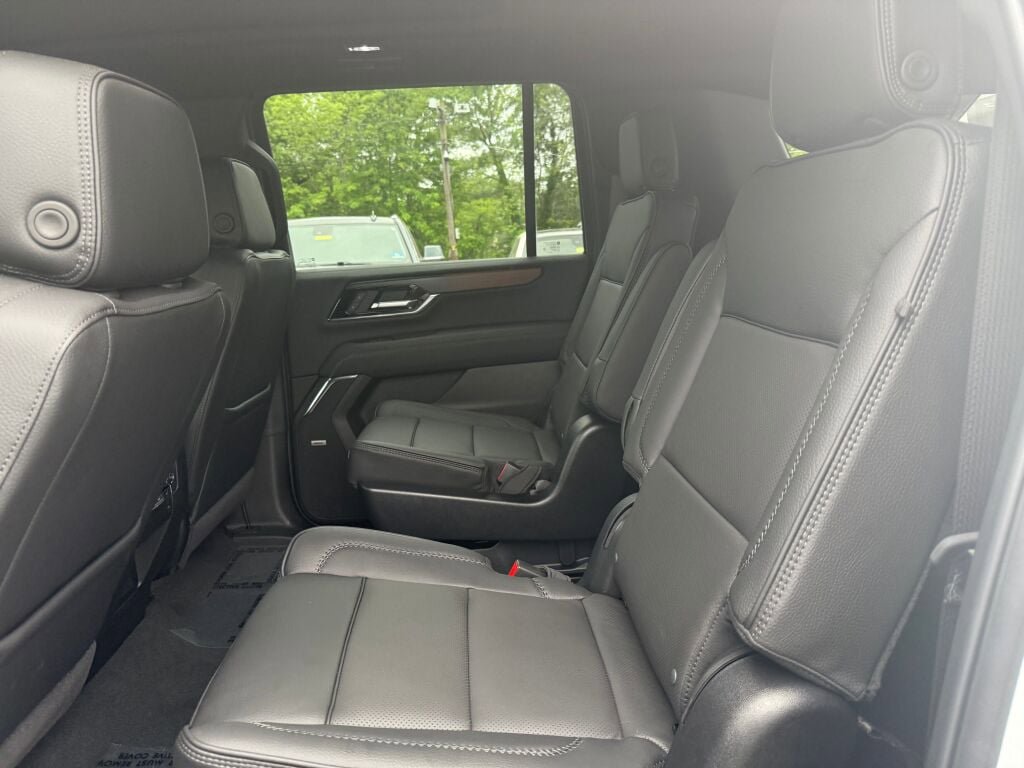 Used 2026 GMC Yukon XL Denali w/ Sun & Power Step Package AWD/4WD image 27