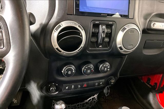 Used 2015 Jeep Wrangler Unlimited Sahara w/ Connectivity Group image 15