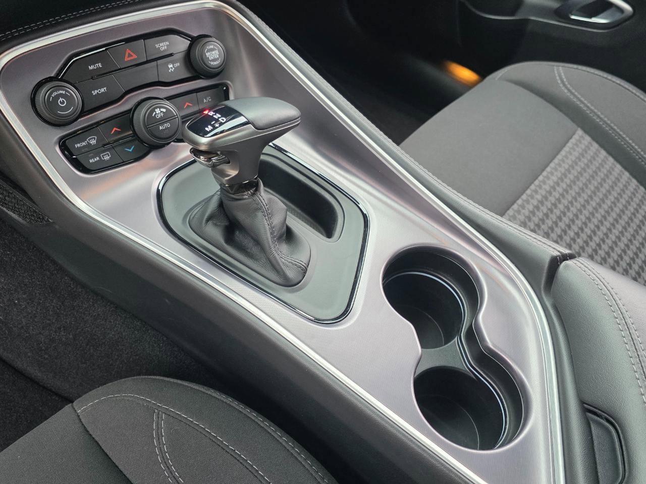 Used 2019 Dodge Challenger SXT image 7