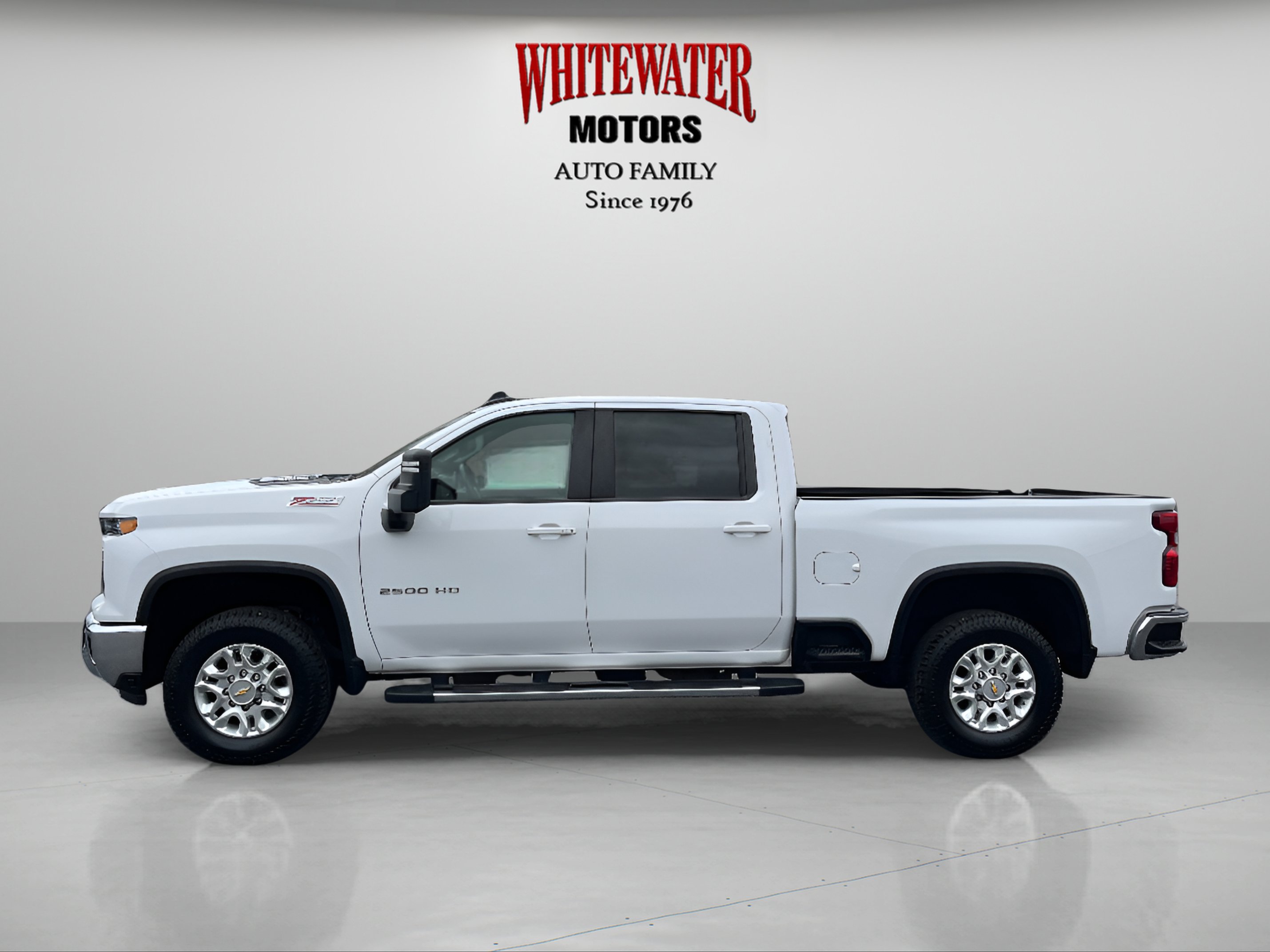 Used 2024 Chevrolet Silverado 2500 LT image 2