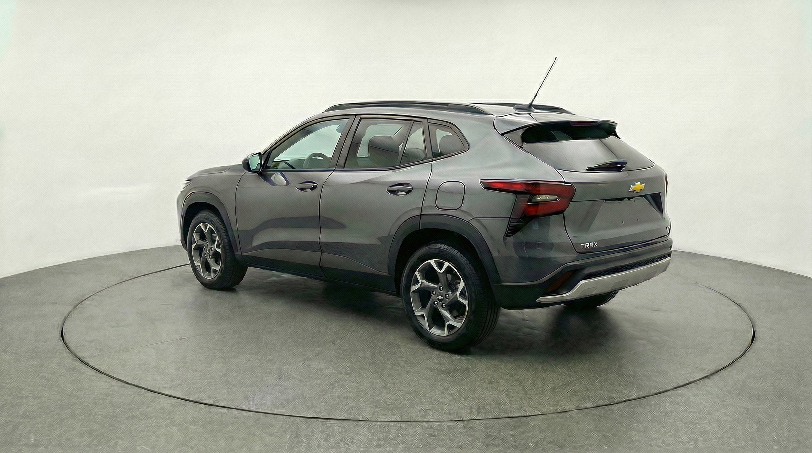 Used 2025 Chevrolet Trax LT w/ LT Convenience Package image 6