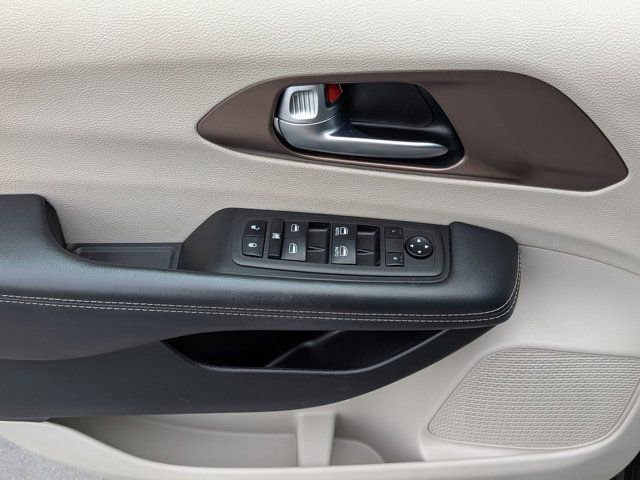 Used 2023 Chrysler Voyager LX FWD image 19