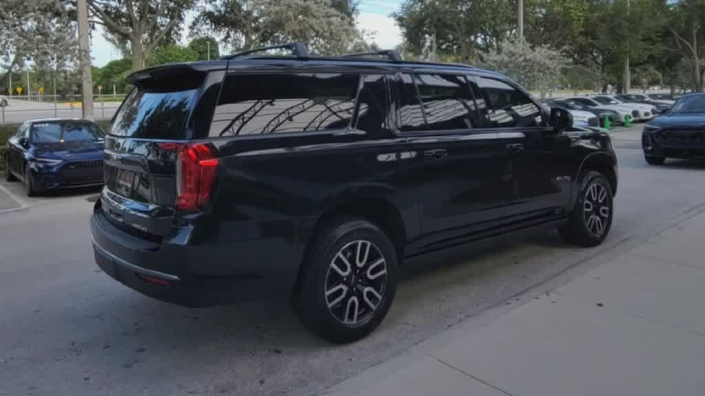 Used 2023 GMC Yukon XL AT4 w/ AT4 Premium Package AWD/4WD image 8
