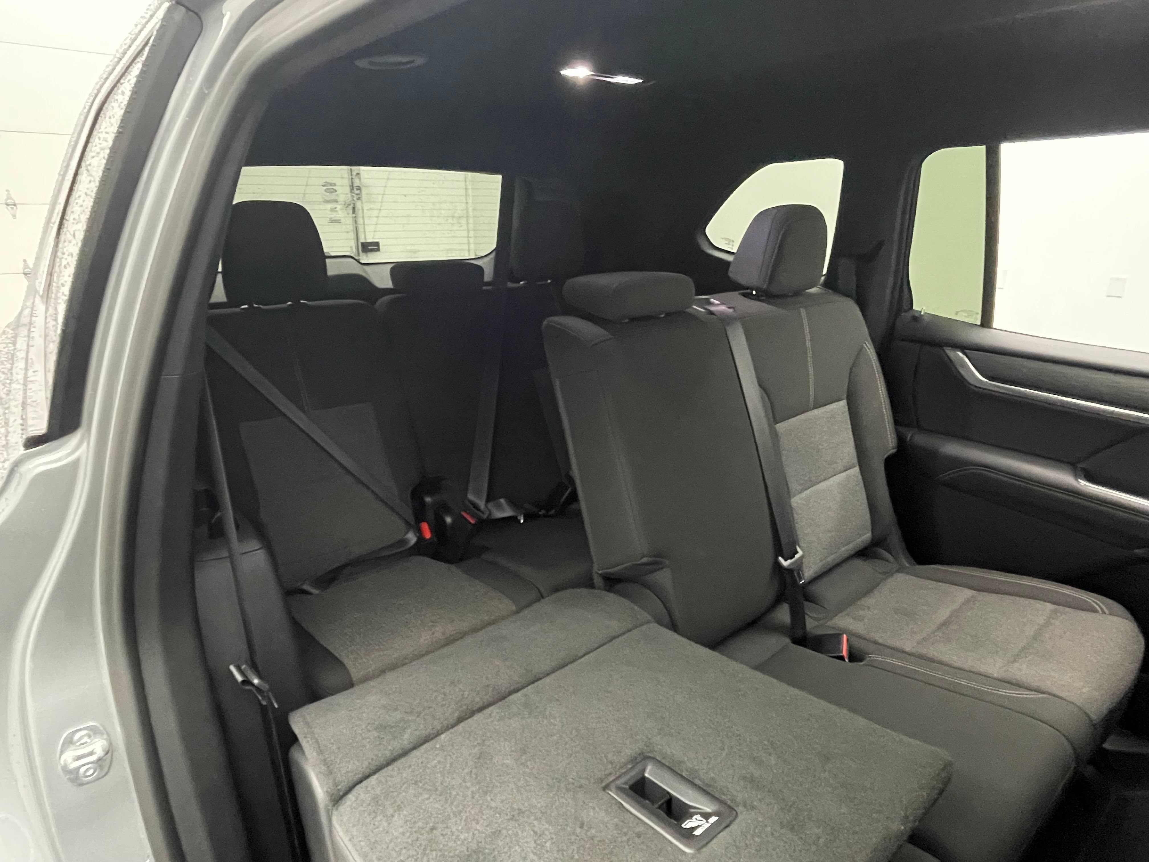 Used 2025 GMC Acadia Elevation FWD image 39