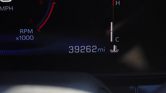 Used 2024 Chevrolet Trax RS w/ Sunroof Package FWD image 32
