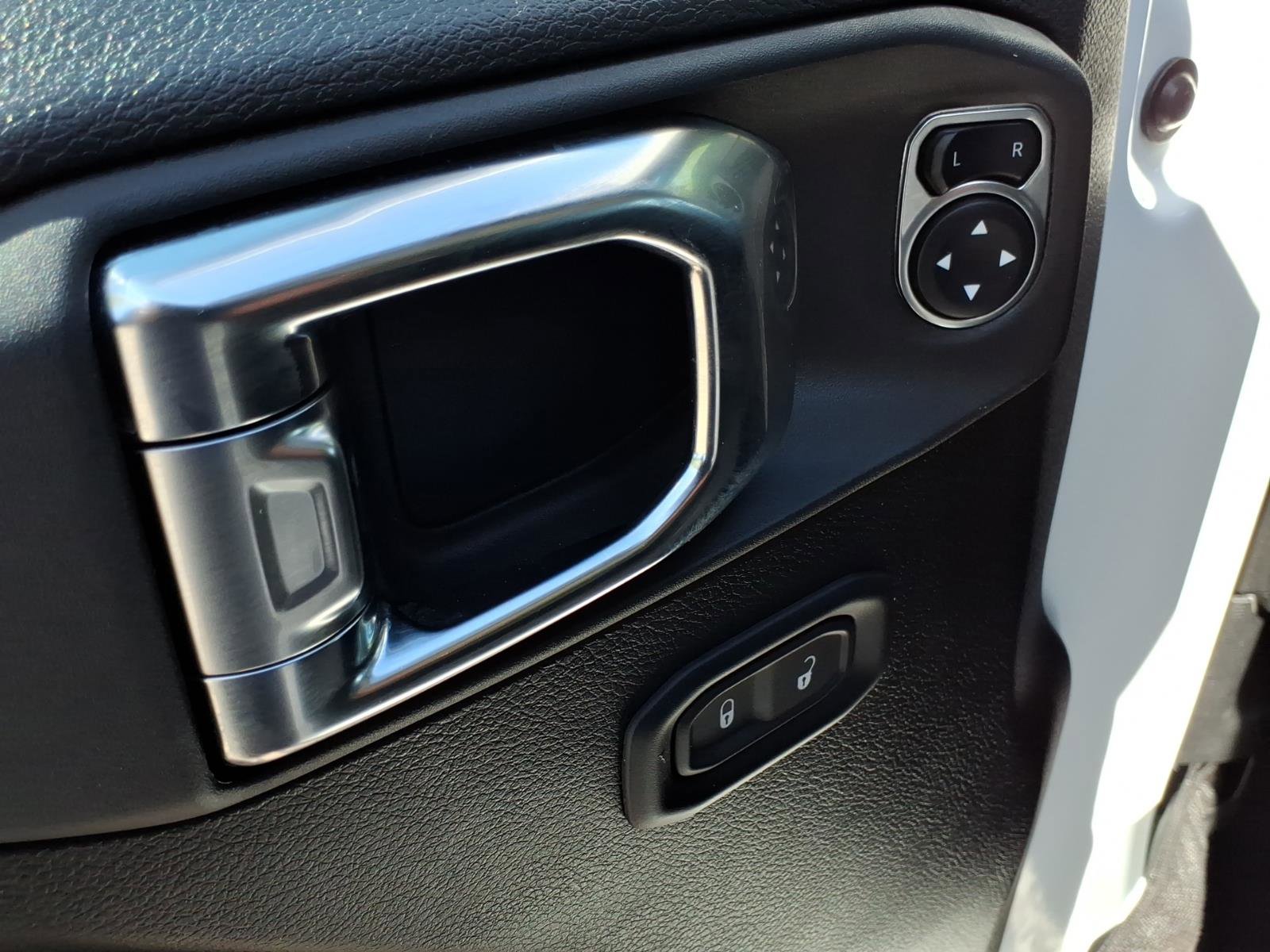 Used 2025 Jeep Wrangler Willys image 13