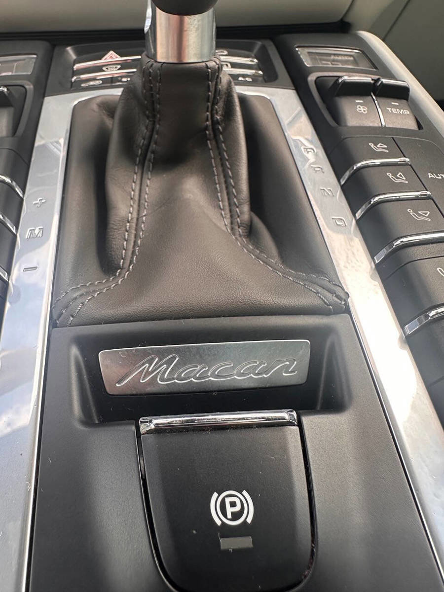 Used 2017 Porsche Macan Turbo image 12