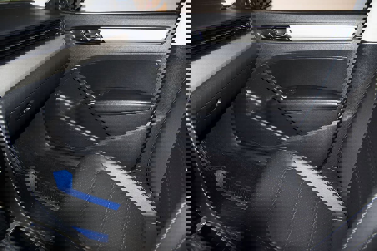 Used 2021 Volkswagen Passat 2.0T SE image 40