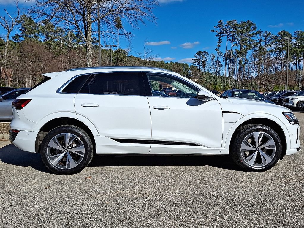 Used 2024 Audi Q8 e-tron Premium Plus image 7