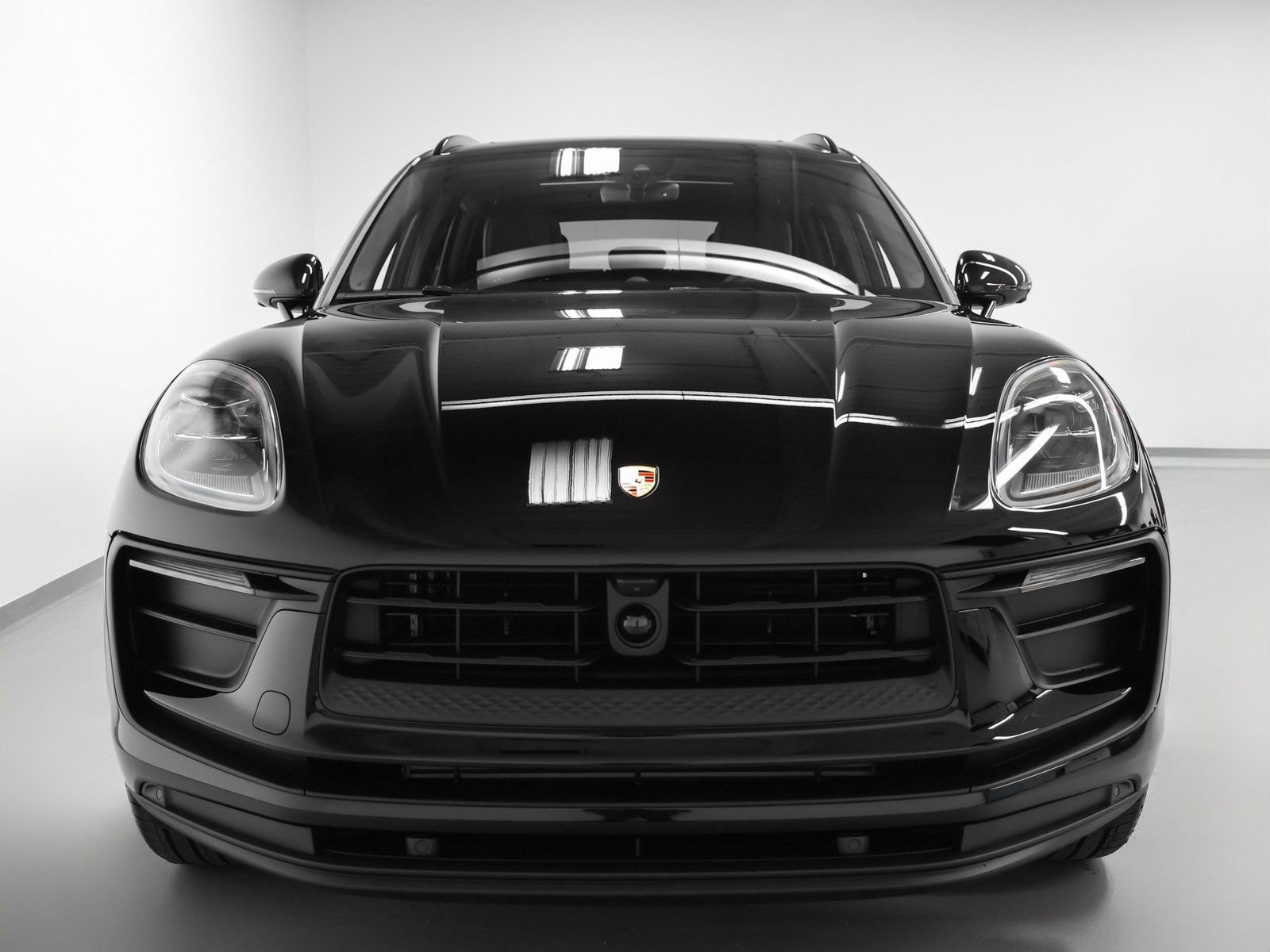 Certified 2026 Porsche Macan image 8