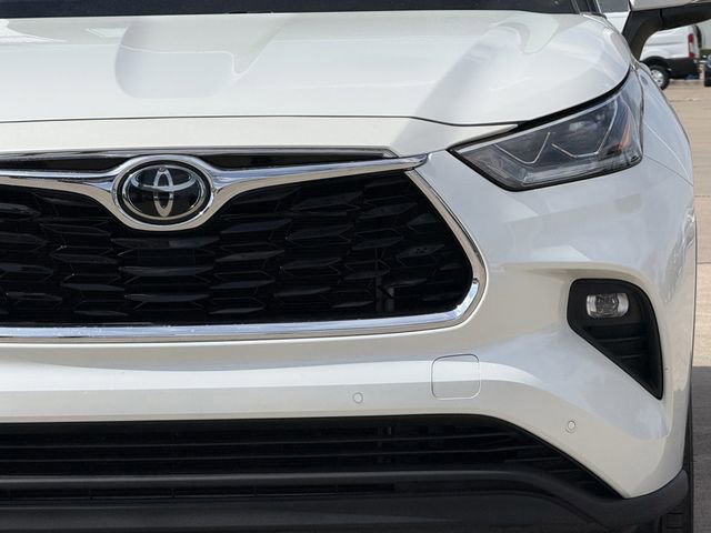 Used 2021 Toyota Highlander Limited image 11