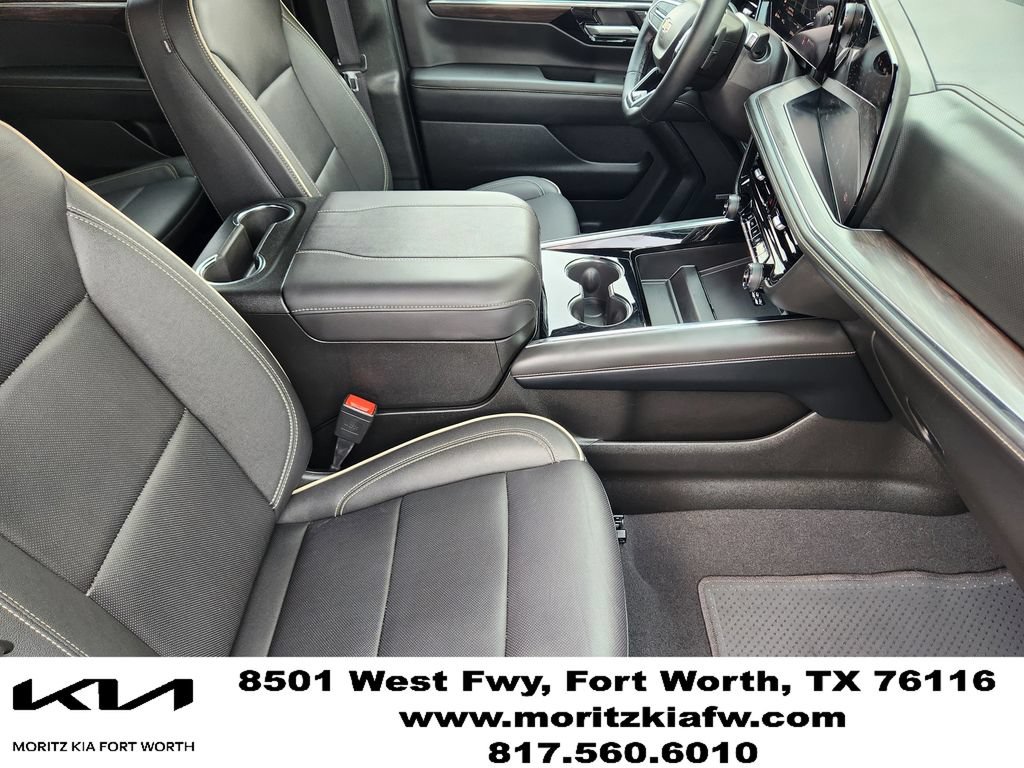Used 2026 Chevrolet Suburban Premier w/ Sun And Tow Package AWD/4WD image 13