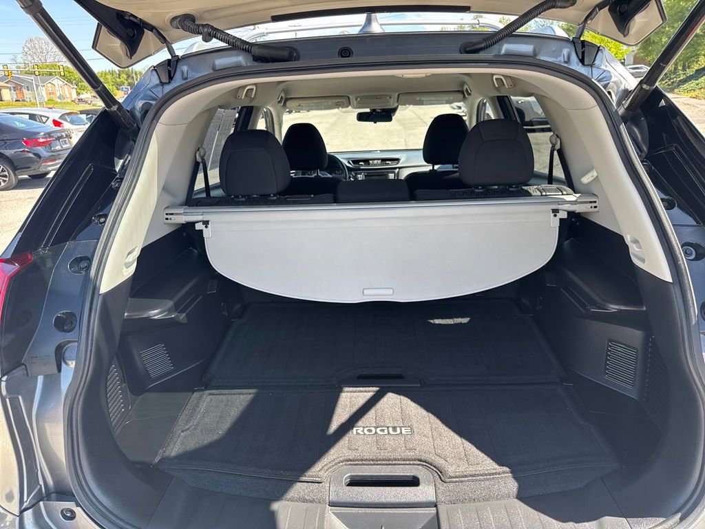 Used 2020 Nissan Rogue SV image 22