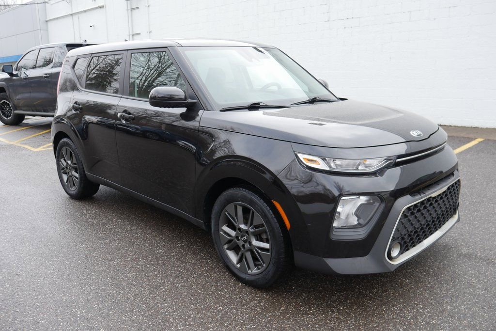 Used 2021 Kia Soul S image 2