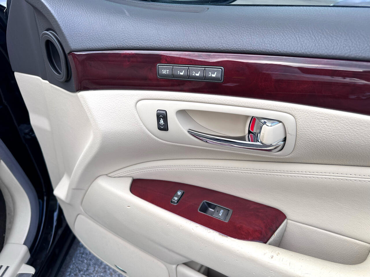 Used 2010 Lexus LS 460 L image 41