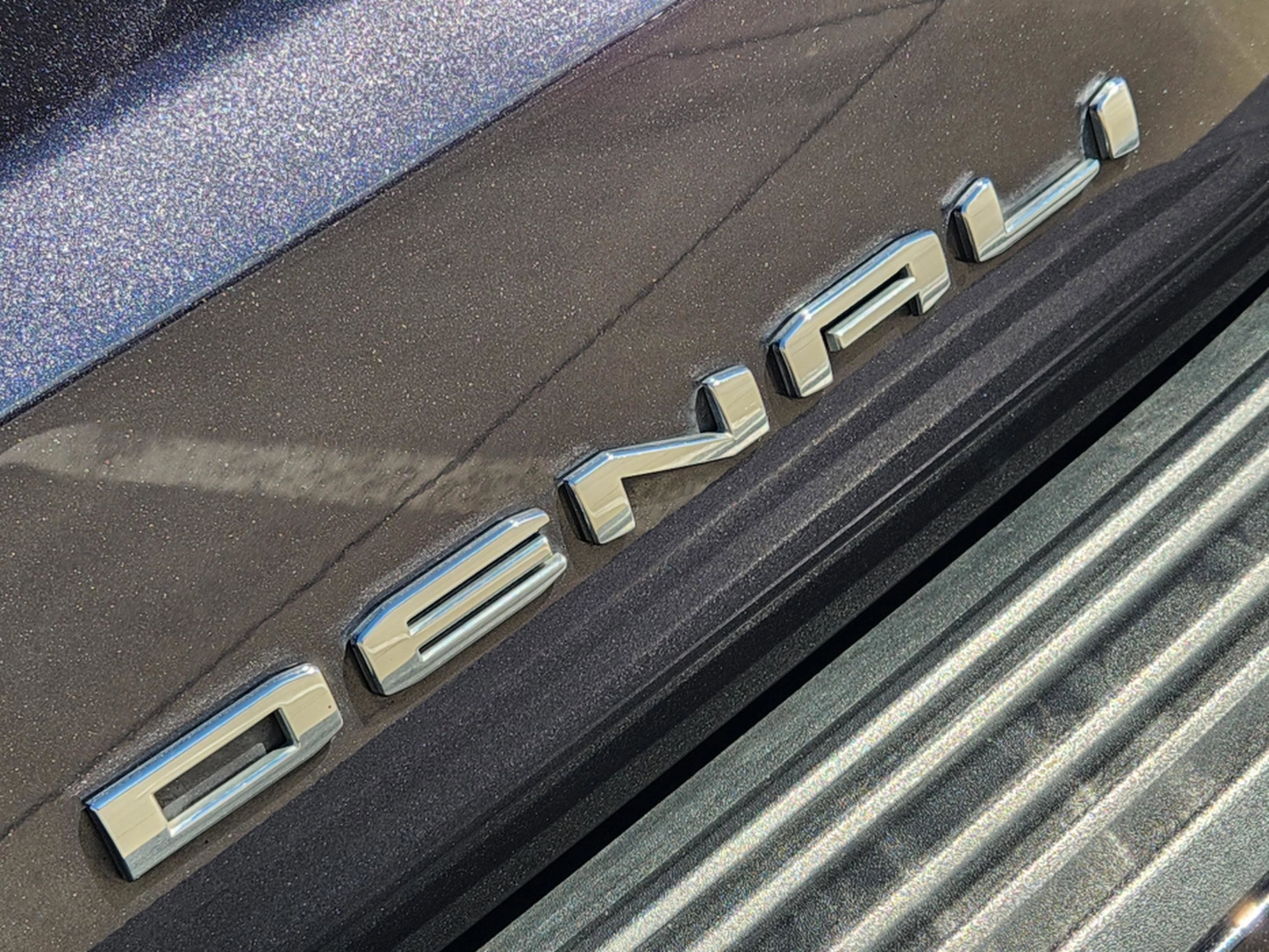 Used 2024 GMC Yukon Denali Ultimate image 12