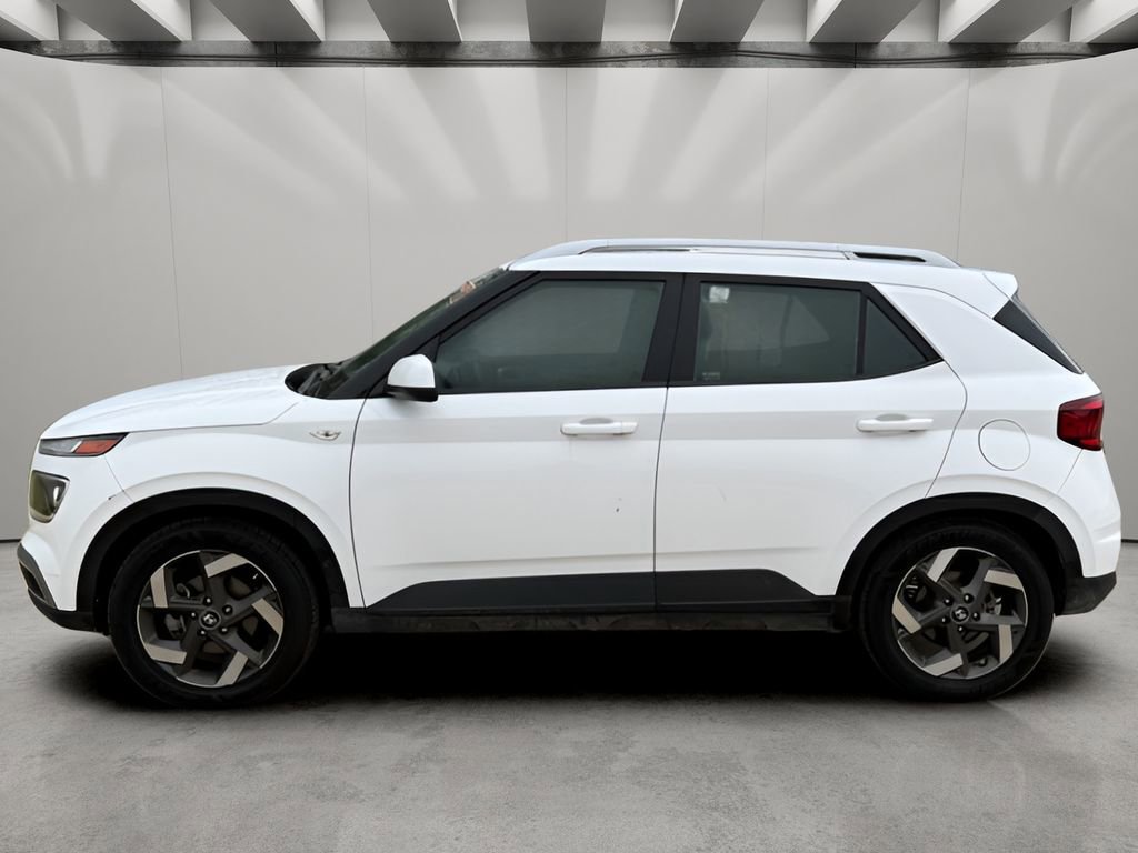 Used 2023 Hyundai Venue SEL image 2
