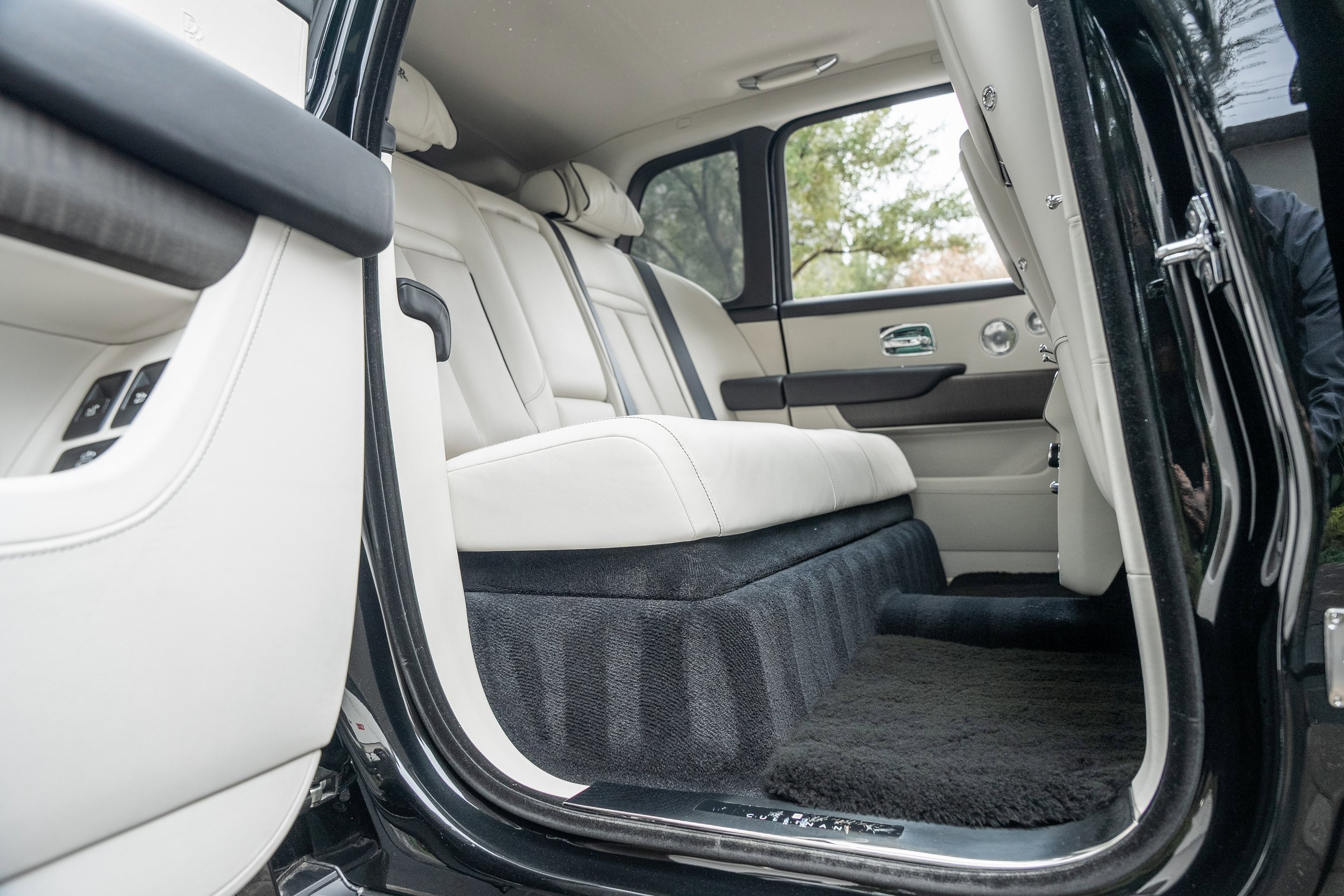 Used 2023 Rolls-Royce Cullinan w/ Cullinan Package image 61